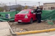 ¡Mañana accidentada! En zona norte, un auto “se incrustó” en una obra tras un choque