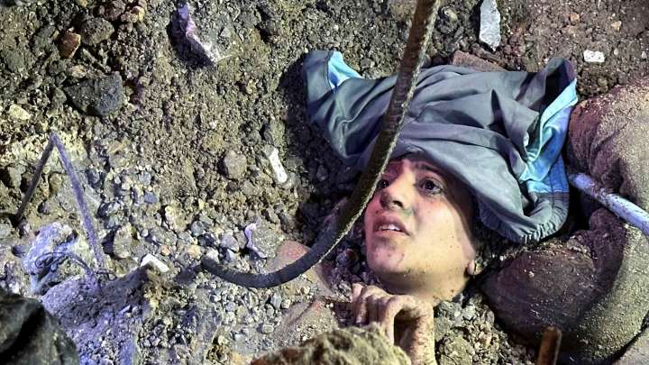 Ataque de Israel con Misiles en Gaza Deja a Mujer Bajo Escombros: La Historia del Rescate
