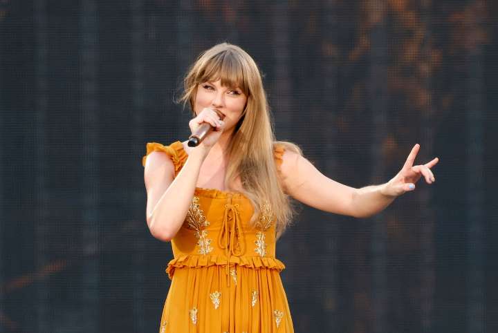 Taylor Swift shocks boyfriend’s brother on podcast with big announcement