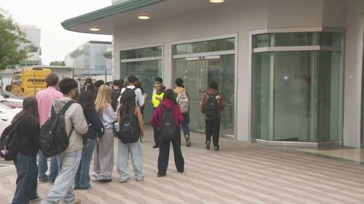 Palisades Charter High School students start new year at same temporary campus 