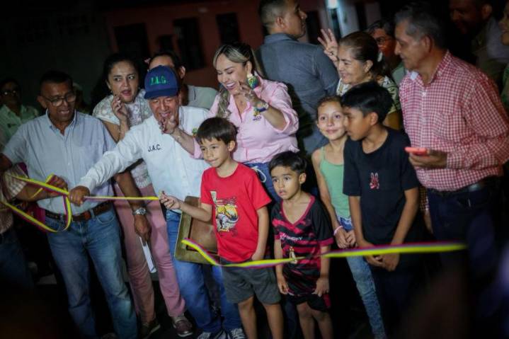 Alcaldesa modernizó cinco cuadras en el barrio Gaitán con el Combo 3x1 del IBAL.