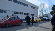 Un taxista agredió a un chofer de aplicación cuando tomaba pasaje en el aeropuerto