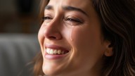 Qué significa que una persona llore de felicidad, según la psicología
