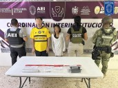 Arrestan a pareja por presunta venta de narcóticos en cateo de vivienda