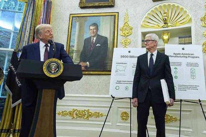 Apple, Trump declare $100B US expansion