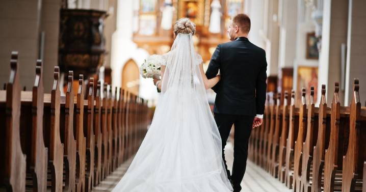 Bride baffled when groom leaves her at alter – until she sees what he's holding