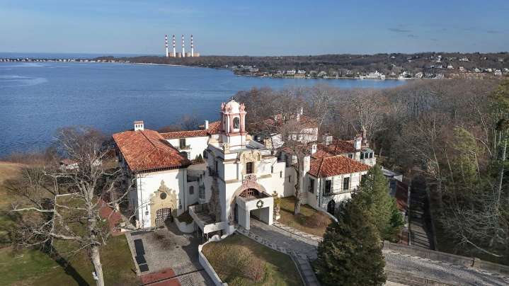 Walking tours and events at Long Island Gold Coast mansions