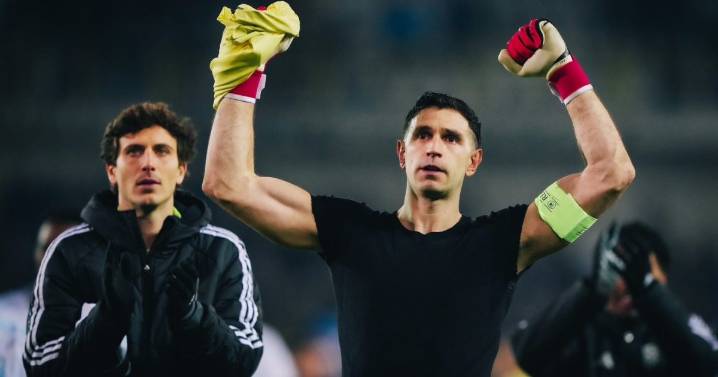 Manchester United volvió a la carga por Dibu Martínez: cómo están las negociaciones