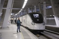Adif corta la línea Madrid-Andalucía tras incendiarse el vagón de un tren con 210 pasajeros