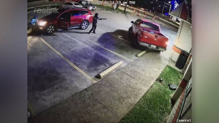 Fort Worth, Texas shooting: Victim killed outside Louisiana Fried Chicken
