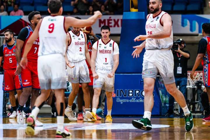 All Wright ve su debut ante Costa Rica