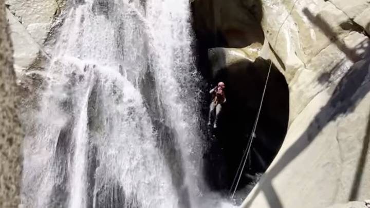 Una historia de película: rescatan a un hombre de 46 años que llevaba dos días atrapado detrás de una cascada