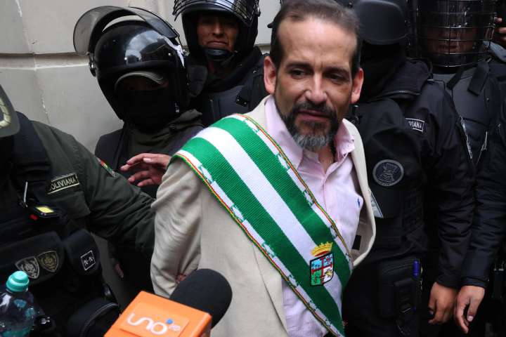 Hijo de opositor boliviano Luis Fernando Camacho alerta posible "atentado" contra su padre
