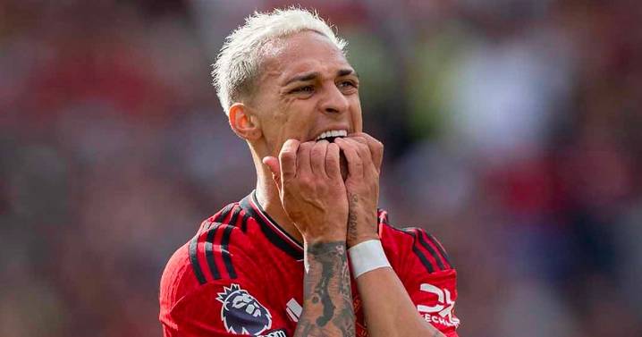 Man Utd star Antony looking to force transfer and 'moves into airport hotel'