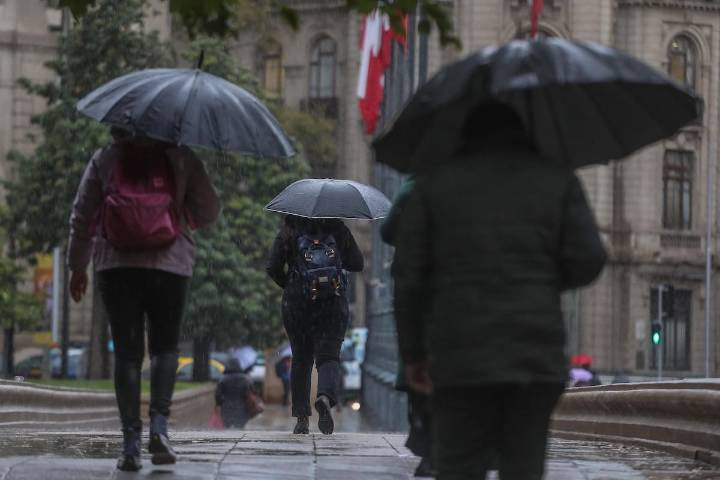 Sistema frontal: especialistas anticipan la caída de lluvia y nieve en sectores de la Región Metropolitana