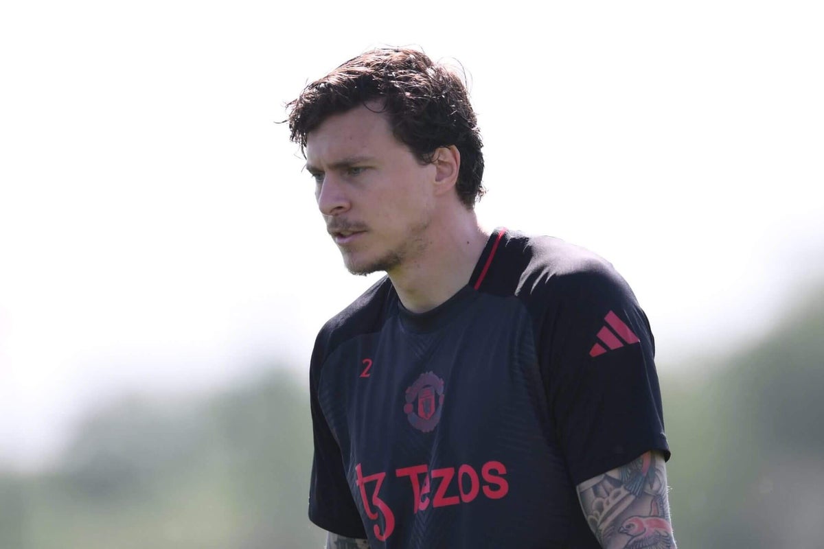 Aston Villa advancing in talks to sign former Manchester United defender Victor Lindelof