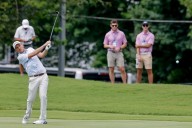 Russell Henley lidera la R1 del Tour Championship y Scottie Scheffler le persigue