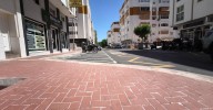 La modernización de la avenida Gamonal de Benalmádena mejora el alumbrado y la jardinería