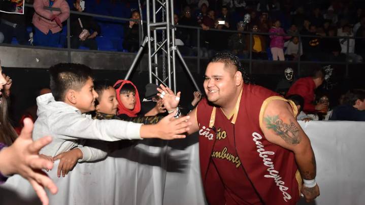 Luchadores asumen responsabilidad social