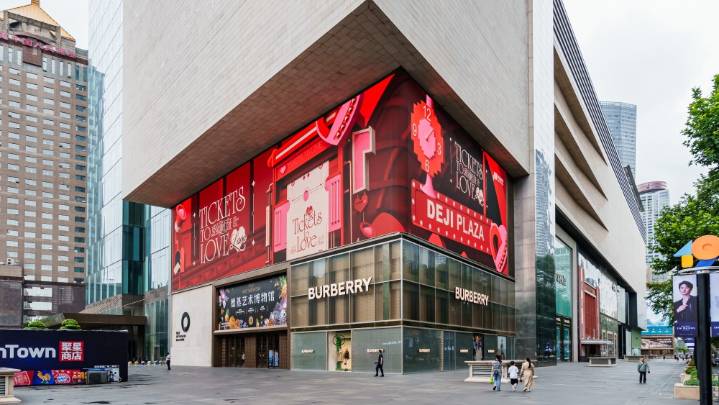 Serious Art, Viral Bathrooms: Deji Plaza’s Luxury  Retail Playbook