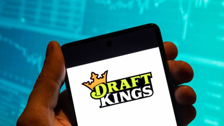 Charts suggest this online gambling stock is headed back to a new high, says Carter Worth