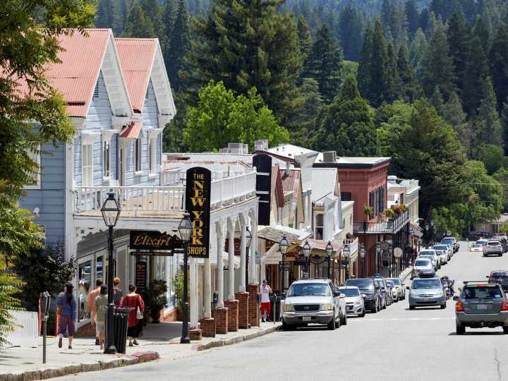Cuáles son los mejores pueblos para vivir sin estrés y seguro en California, según ChatGPT