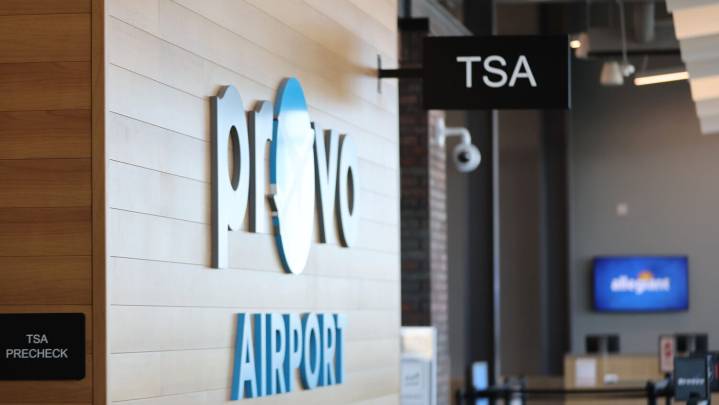 Small plane makes emergency landing at Provo Airport