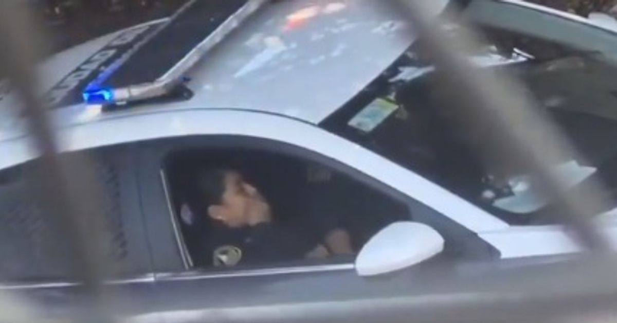 Citan a declarar a policías descubiertos en actos sexuales en una patrulla