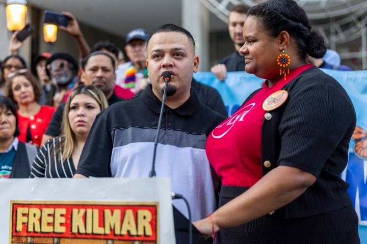 Jueza suspende temporalmente la deportación del salvadoreño Abrego García a Uganda