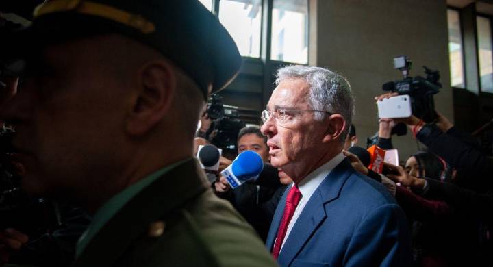 Álvaro Uribe le pide a Juan Manuel Santos que no llore por la muerte de Miguel Uribe