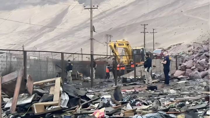 Formalizan a mujer tras brutal asesinato de su pareja en Iquique: lo descuartizó, quemó y enterró en su terreno baldío