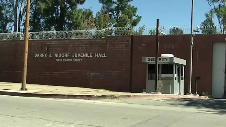 Mother tried to sneak fentanyl into LA County juvenile hall, prosecutors say