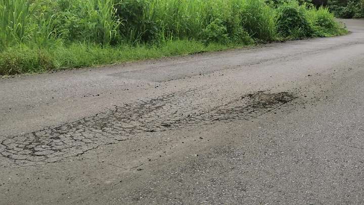 Constructora reparará baches de la vía Huejutla
