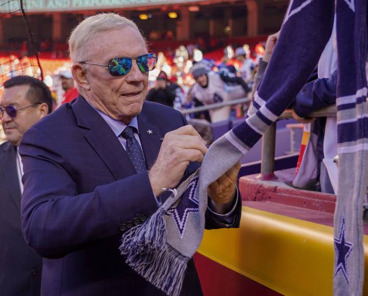 Jerry Jones Confirms Crucial $10 Million Decision That Made Cowboys a $12.8 Billion Juggernaut Jerry Jones' knack for outperforming high-stakes gambles brought the Cowboys back from the edge of destru
