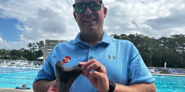 Morehead City diver finds 5.8 inch megalodon tooth