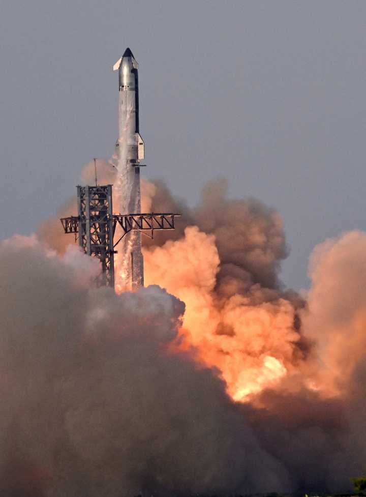 SpaceX's Starship completes successful mission during 10th test flight
