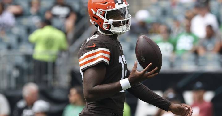 VIDEO: Browns rookie QB Shedeur Sanders returns to team, individual drills