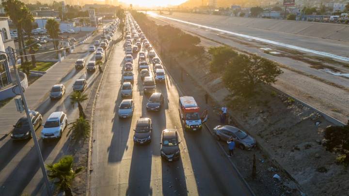 Choque en la Vía Rápida en plena hora pico provoca tráfico intenso