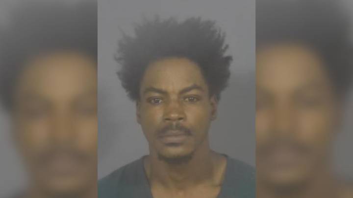 Man arrested after threatening to stab people at Howard Park