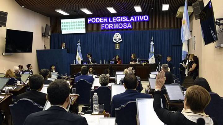 Opositores renunciaron a sus bancas y denunciaron a Gildo Insfrán por su autoritarismo