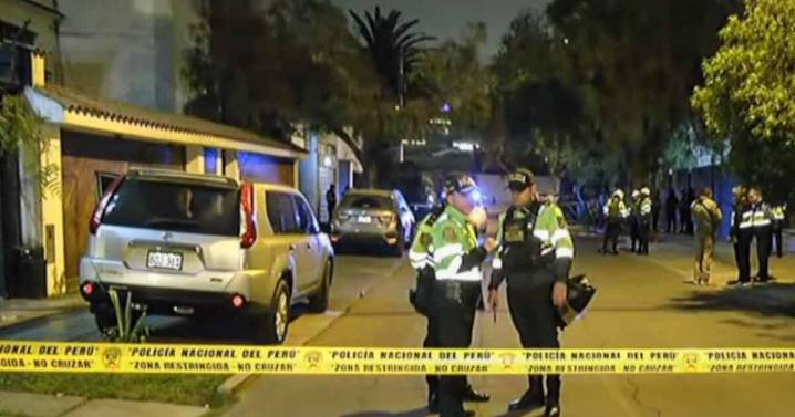 Atacan a balazos a hombre en exteriores de inmobiliaria en Miraflores: PNP investiga el hecho