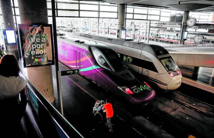 Renfe cancela su oferta 'low cost' de la línea Madrid-Barcelona y solo operará con AVE