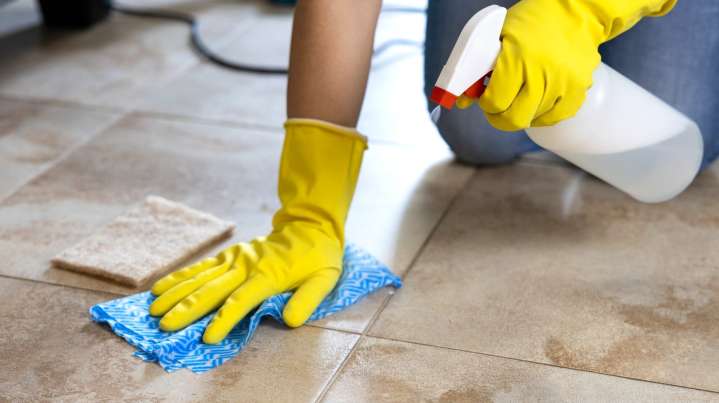 The Difference Between White Vinegar & Cleaning Vinegar Explained