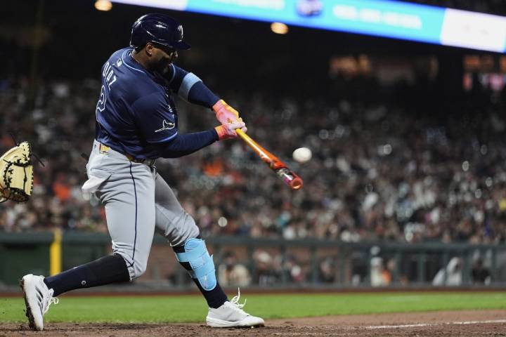 Yandy Diaz singles in the deciding run in the 9th in the Rays' 7