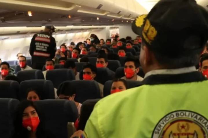 Venezuela recibe a 183 deportados en un nuevo vuelo de repatriación #14Ago