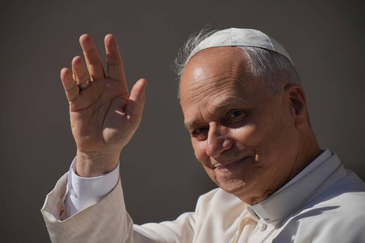 Chicago inaugura recorrido turístico en autobús centrado en la vida del papa León XIV