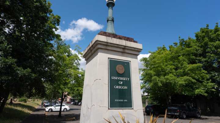 21-year-old UO student dead after crash near campus