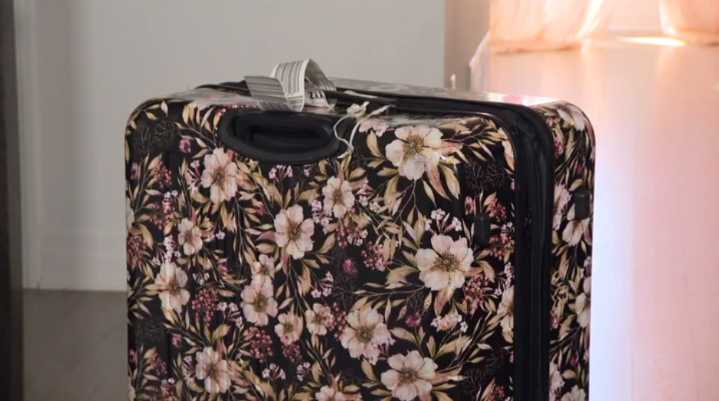 Oakville woman says nearly $20,000 worth of merchandise missing from luggage