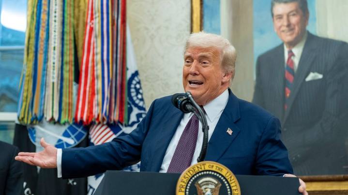 Trump orders federal regulators to probe alleged bank discrimination against conservatives