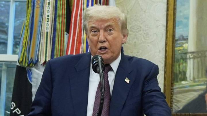 Trump signs executive order targeting debanking